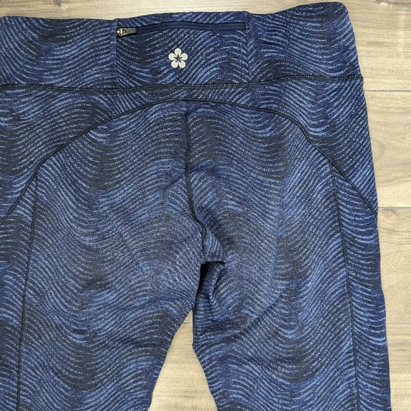 5/$25 Tuff Athletics Blue Crop Leggings Size Medium - Picture 4 of 8